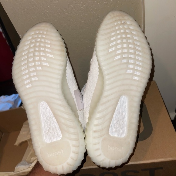 Never worn 350 boost cream yeezys. main image 4